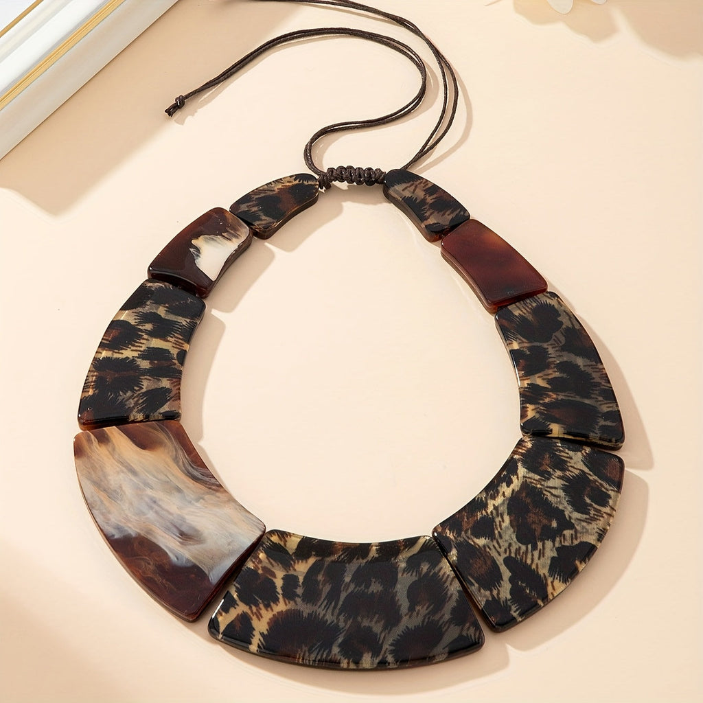 Collier Plastron Bohème Motif Léopard en Résine