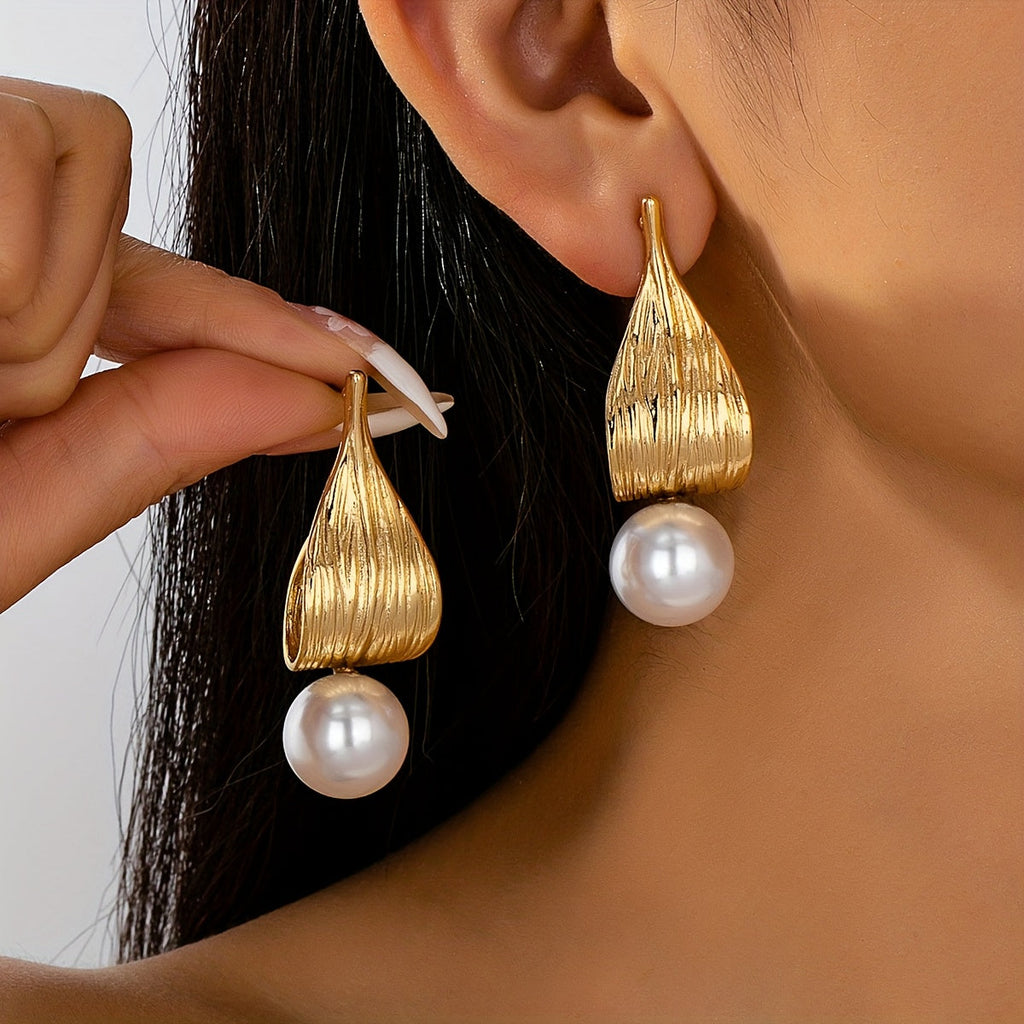 Boucles d'Oreilles Pendantes Feuilles Dorées et Perle Ivoire