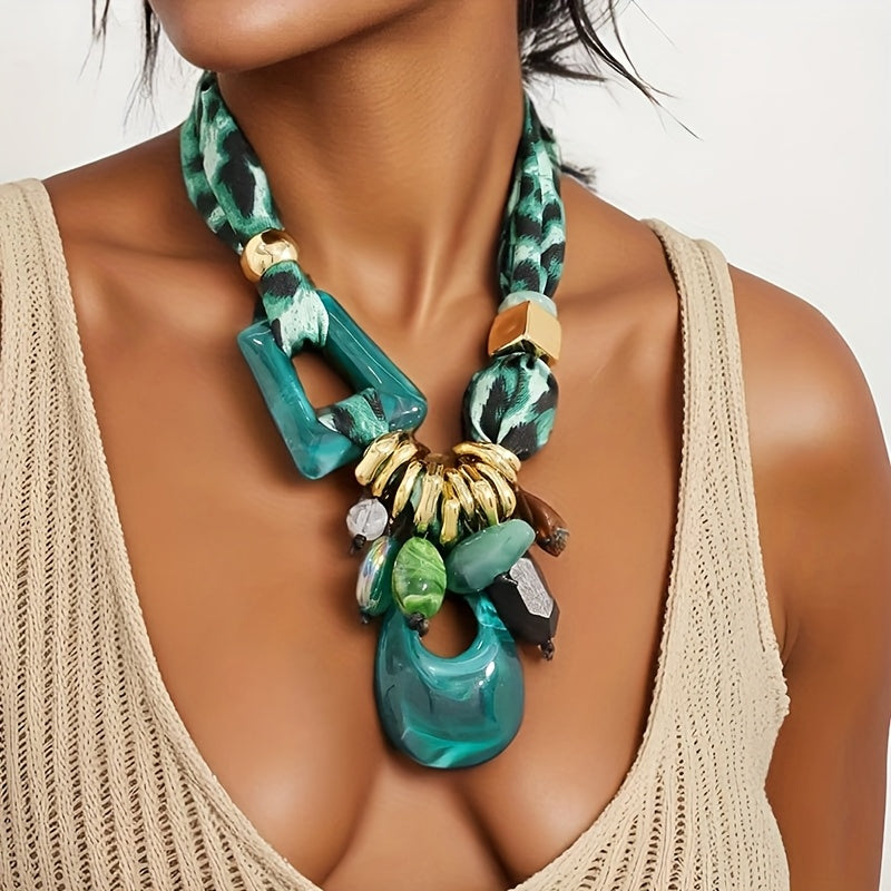 Collier Bohème Tissu Vert & Maxi Pendentifs