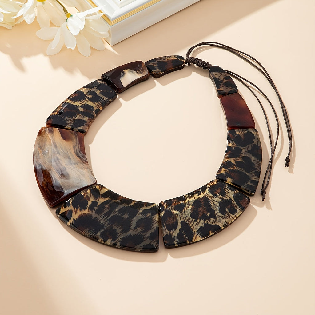 Collier Plastron Bohème Motif Léopard en Résine