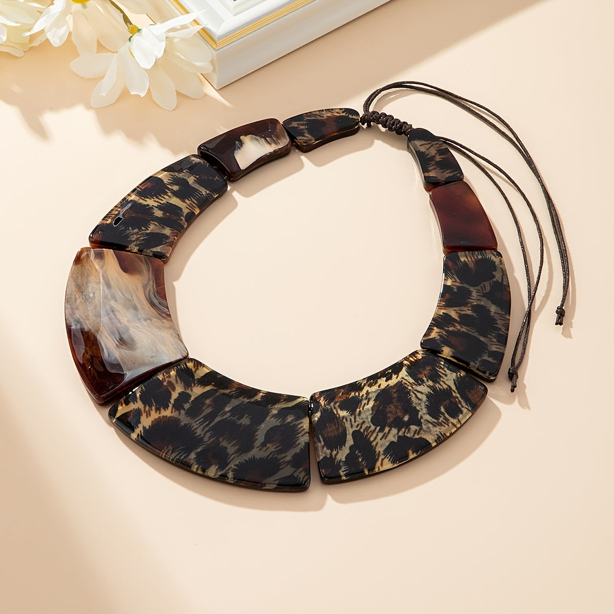 Collier Plastron Bohème Motif Léopard en Résine