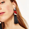 Boucles d’Oreilles Pendantes aux Pierres Colorées et Franges Noires