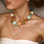 Collier Cœur Solaire – Bijou artisanal pour femme en pierres naturelles