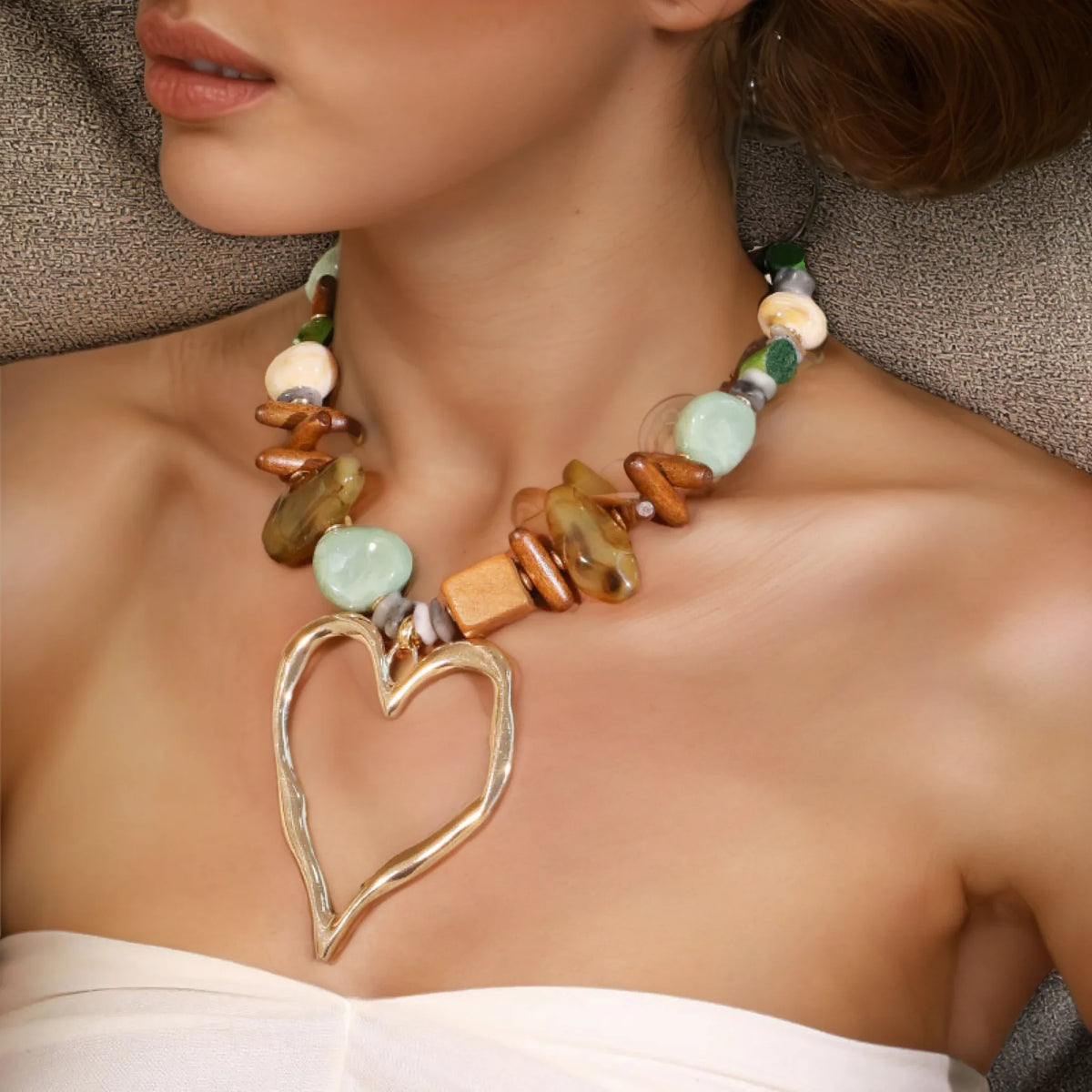 Collier Cœur Solaire – Bijou artisanal pour femme en pierres naturelles