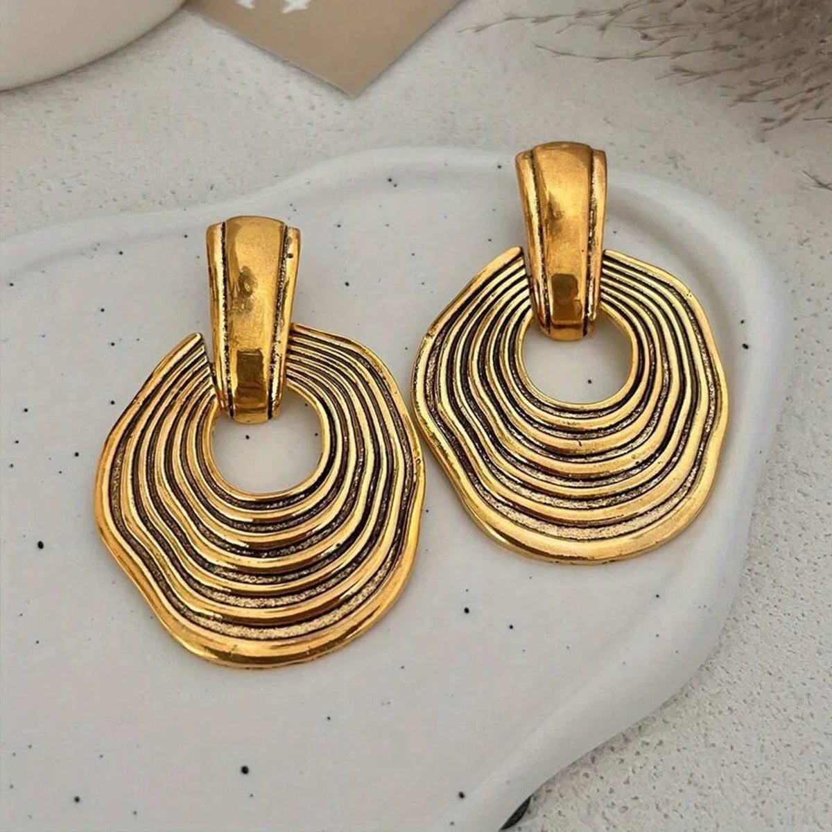 Boucles d’Oreilles Géométriques Argentées au Design Superposé