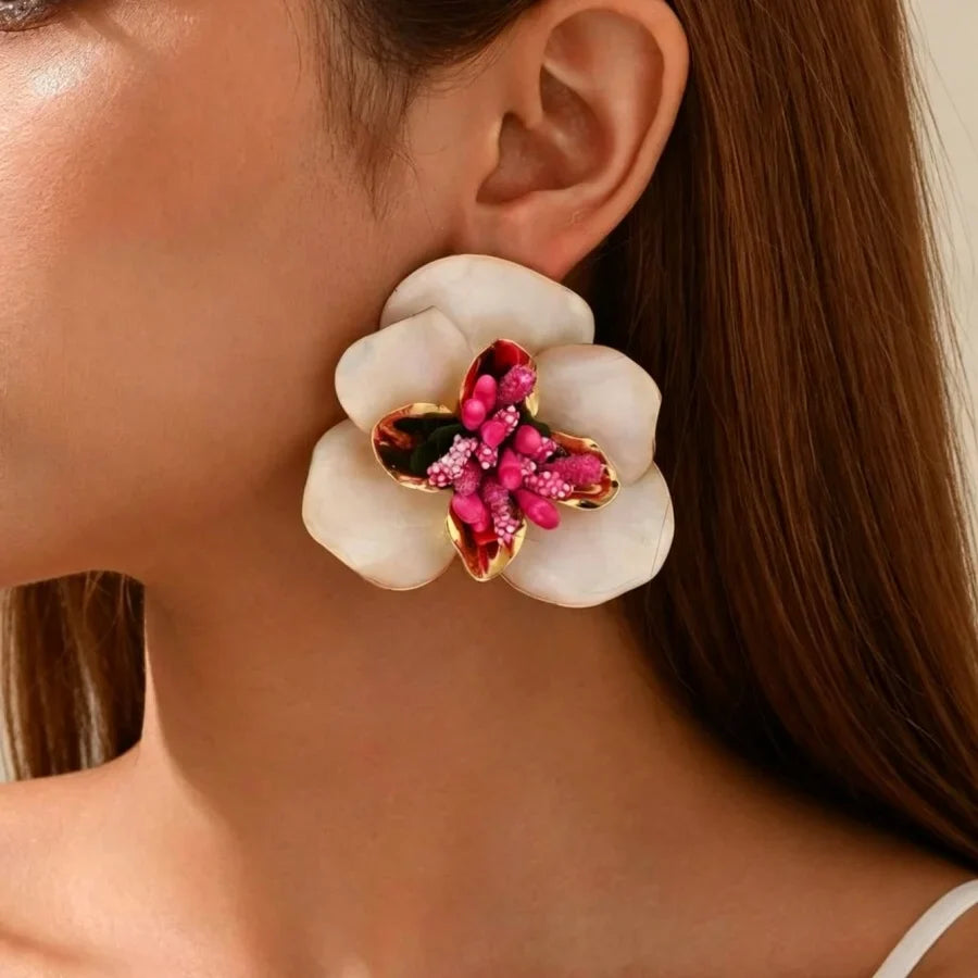 Boucles d’Oreilles Maxi Fleur Nacrée aux Détails Roses