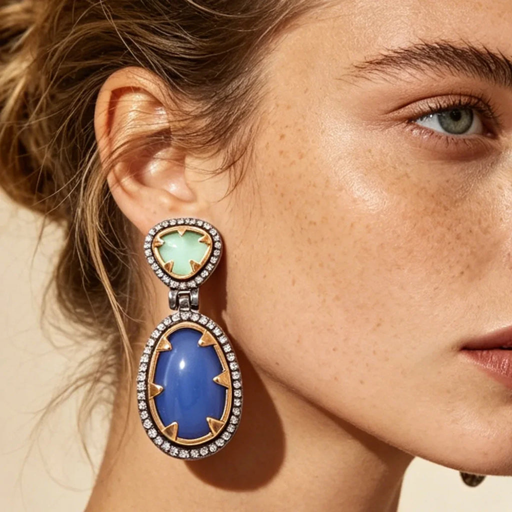 Boucles d’Oreilles Géométriques Bicolores aux Pierres Bleues et Vertes