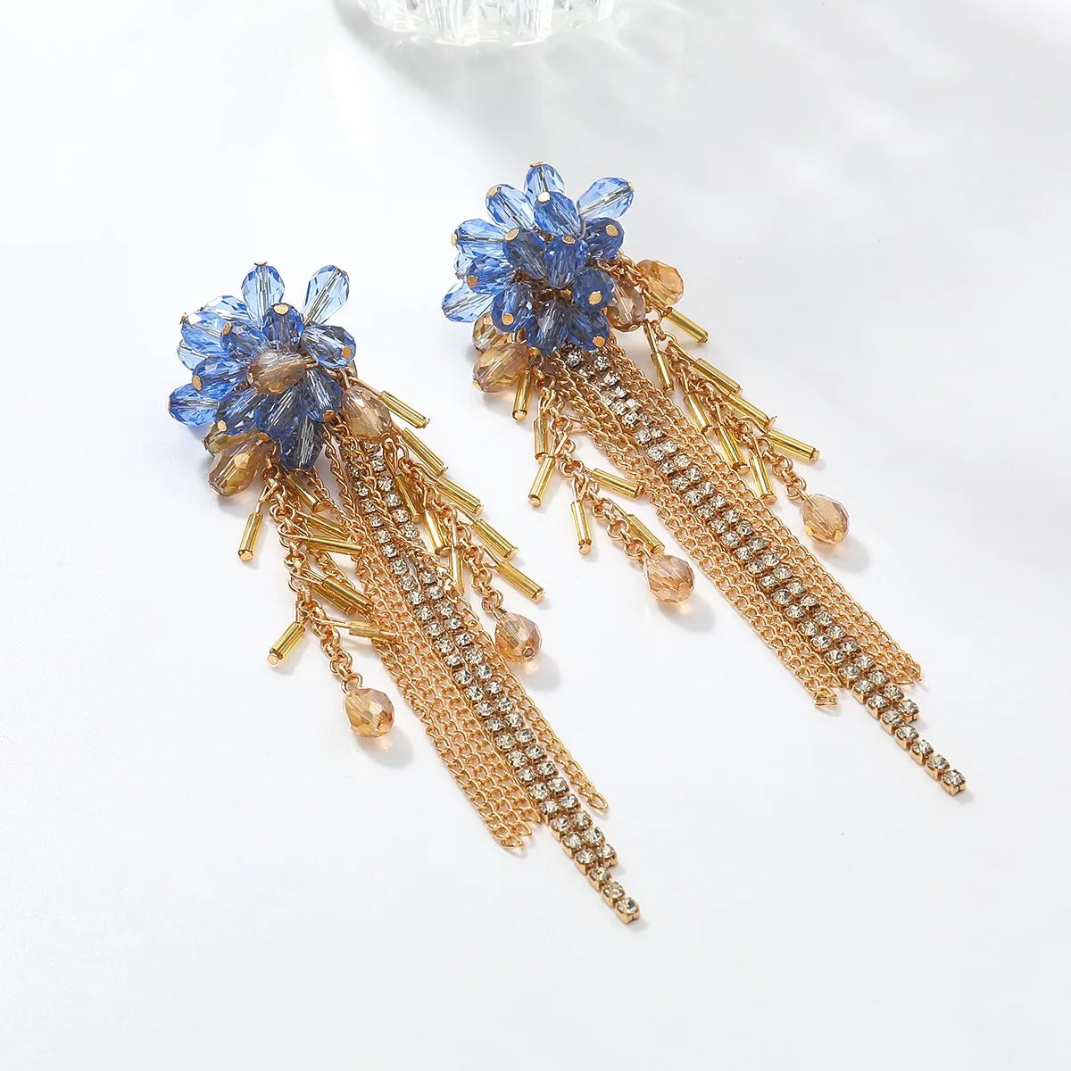 Boucles d’Oreilles Cascade Dorée aux Cristaux Bleus et Franges