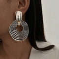 Boucles d’Oreilles Géométriques Argentées au Design Superposé