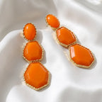 Boucles d’Oreilles Dorées en Résine Orange Géométrique