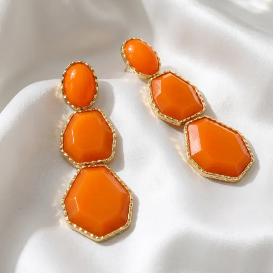 Boucles d’Oreilles Dorées en Résine Orange Géométrique