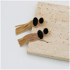 Boucles d’Oreilles Dorées à Ornements Noirs et Franges de Chaînes