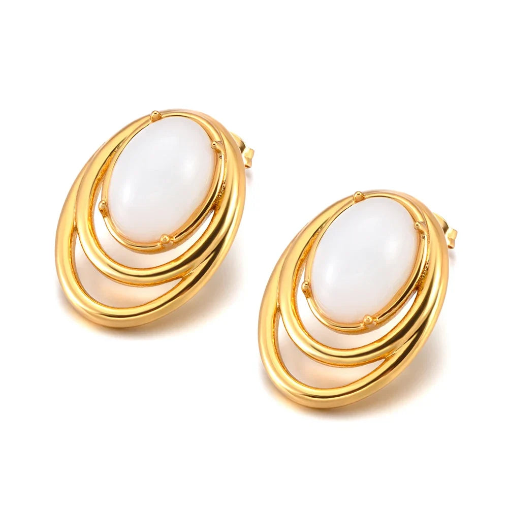 Boucles d’Oreilles à Tige Dorées avec Pierre Noire Ovale