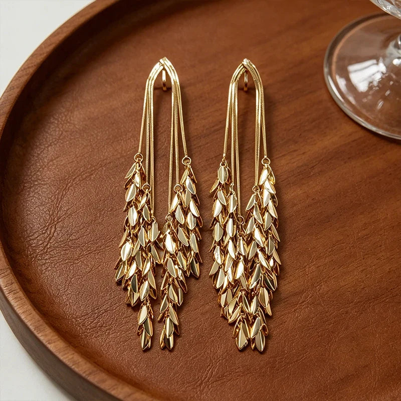 Boucles d’Oreilles Maxi Dorées à Clips, Feuilles en Cascade