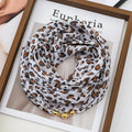 Foulard Élégant Imprimé avec Fermoir Doré