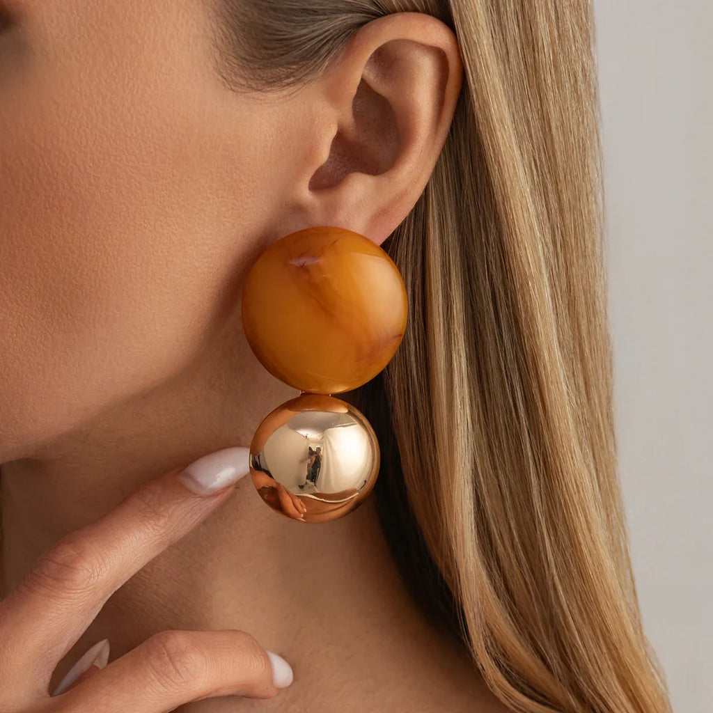 Boucles d’Oreilles Rondes Dorées en Résine Marbrée