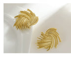 Boucles d’Oreilles Dorées Sculpturales en Éventail