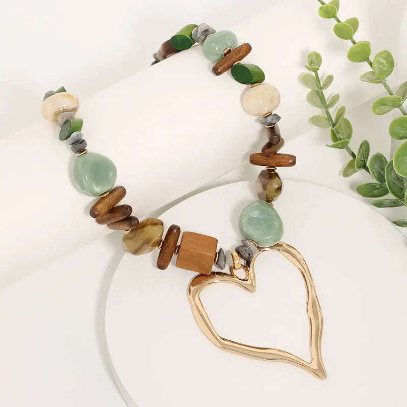 Collier Cœur Solaire – Bijou artisanal pour femme en pierres naturelles