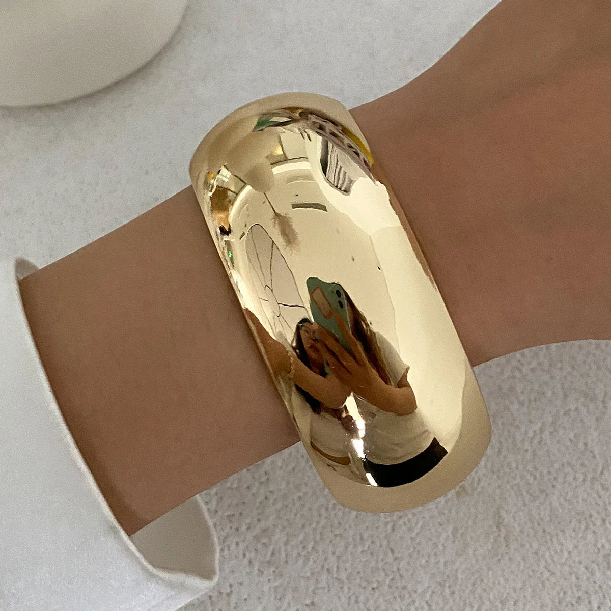 Bracelets larges en résine marbrée et métal doré