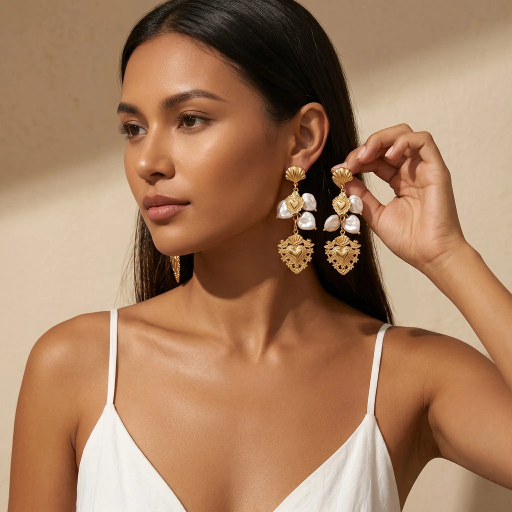 Boucles d’Oreilles Dorées aux Perles Baroques et Cœurs