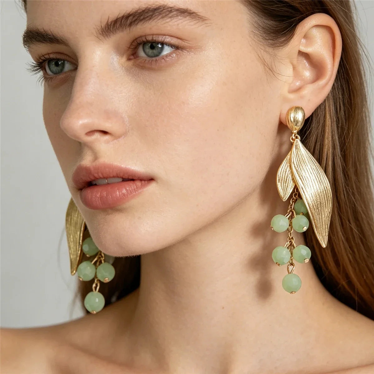 Boucles d’Oreilles Feuillage Doré aux Pierres Vertes
