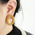 Boucles d’Oreilles Maxi Dorées à Chaînes Entrelacées