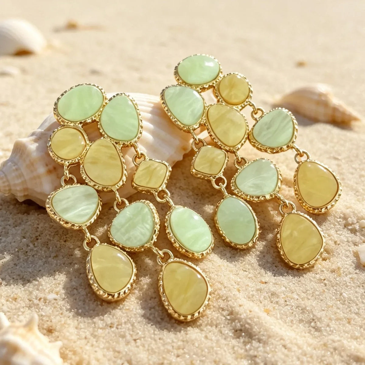 Boucles d’Oreilles Dorées aux Pierres Vertes et Jaunes