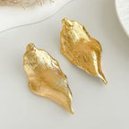 Boucles d'Oreilles Puces Vintage Pétale Blanc Texturé