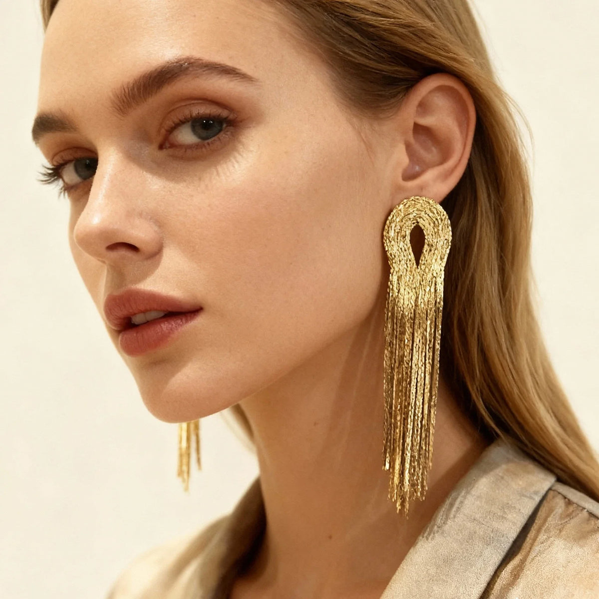 Boucles d’Oreilles Maxi Dorées à Franges de Chaînes