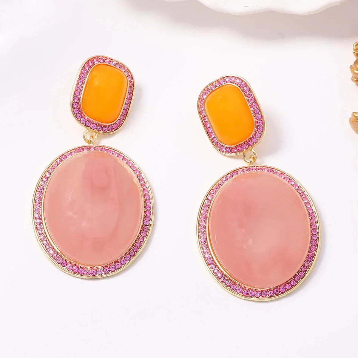 Boucles d’Oreilles Maxi Géométriques Roses et Orange aux Cristaux