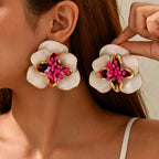 Boucles d’Oreilles Maxi Fleur Nacrée aux Détails Roses