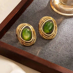 Boucles d’Oreilles à Tige Dorées avec Pierre Verte et Design Organique