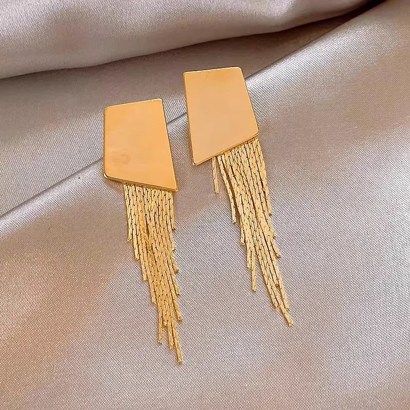 Boucles d’Oreilles Maxi Dorées Géométriques à Franges