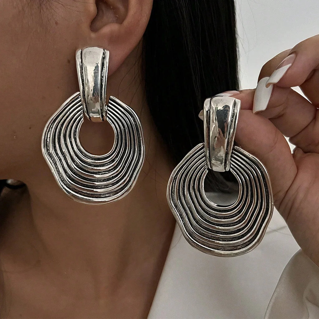 Boucles d’Oreilles Géométriques Argentées au Design Superposé