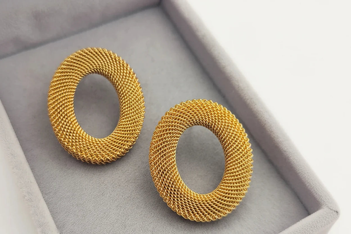 Boucles d’Oreilles Maxi Dorées à Chaînes Entrelacées