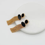 Boucles d’Oreilles Dorées à Ornements Noirs et Franges de Chaînes