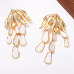 Boucles d’Oreilles Cascade de Feuilles Dorées aux Gouttes Nacrées