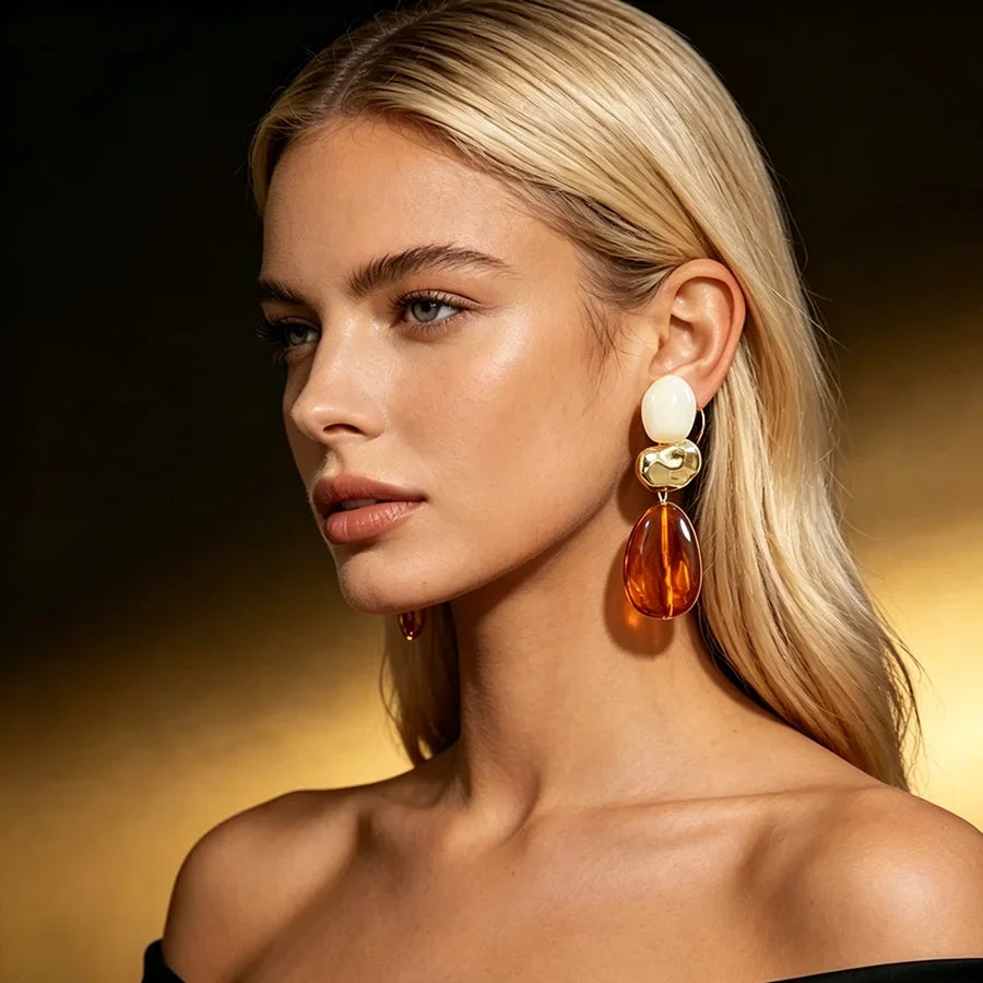 Boucles d’Oreilles Géométriques en Résine Couleur Ambre