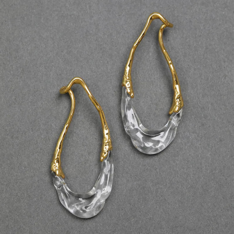 Boucles d’Oreilles Dorées avec Détail Translucide en Acrylique