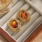 Boucles d’Oreilles à Tige Dorées avec Pierre Verte et Design Organique