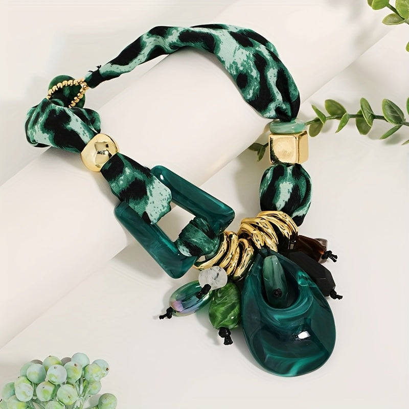 Collier Bohème Tissu Vert & Maxi Pendentifs